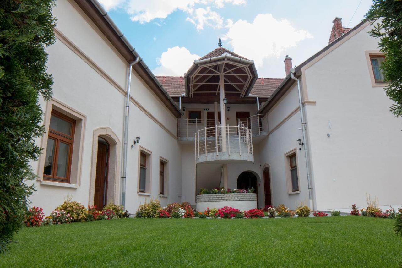 Mecset Apartman Eger Extérieur photo